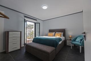 3-bedroom home in Capelas with AC, Heat & parking - 0