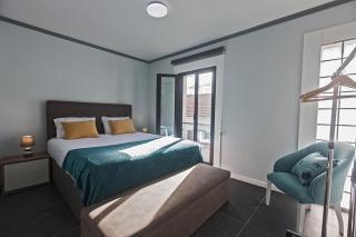 3-bedroom home in Capelas with AC, Heat & parking - 9