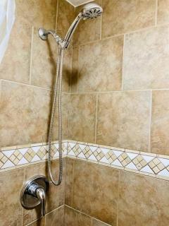 Private GUEST SUITE with Private Entrance Near Hard Rock Guitar - 1