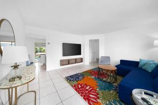 Modern Waterfront Home on Canal with Pool - Fort Lauderdale - 1