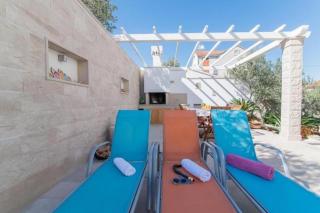 Family friendly apartments with a swimming pool Supetar, Brac - 16774 - Supetar - 4