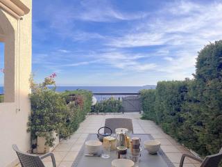 Appartement calme avec piscine et parking, proche plage, pour 4 personnes au Rayol-Canadel - FR-1-226B-141 - 0