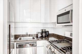 Sutton Place 2BR w Gym Pool nr Rockefeller NYC-516 - New York - 4