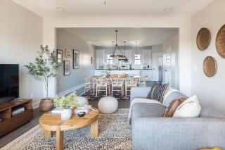 Cherokee by AvantStay Contemporary Design in a Prime Location - 0