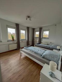 Modernes Apartment mit Balkon, Parkplatz und Smart Tv bis zu 10 Personen - Weinstadt - 9