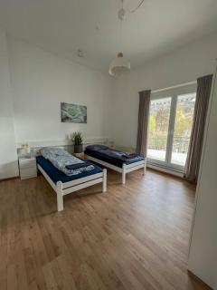 Modernes Apartment mit Balkon, Parkplatz und Smart Tv bis zu 10 Personen - Weinstadt - 6