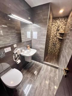 GNS Hotel - 1