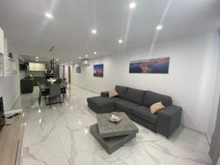 Spacious Deluxe Seaside Escape - St Paul's Bay - 9