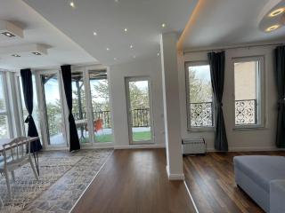 Greenside Apartment 5 - 7