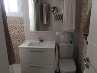 Apartment Sleeps 4 Near Beach - 7