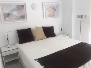 Apartment Sleeps 4 Near Beach - 0