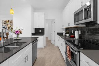 Stylish Resort Villa w Pool Near Disney Gated 5BR - 7