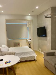 Apartamento Encantador Leme - Prédio na Orla - Rio de Janeiro - 2