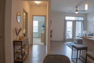 Modern and Spacious King Size Retreat - Concord - 4