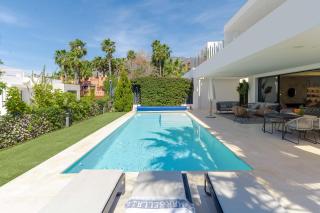 Luxury Golden Mile Villa - 5 Bed & Open Sea View - Marbella - 8