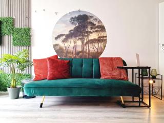 Urban Jungle Studio Apartment - 8