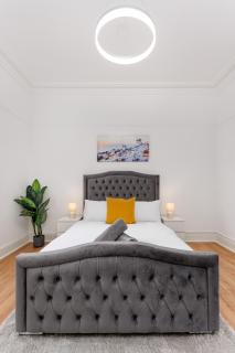 Flatzy - Huge 7 Bed House Close to Football Stadiums - Liverpool - 0