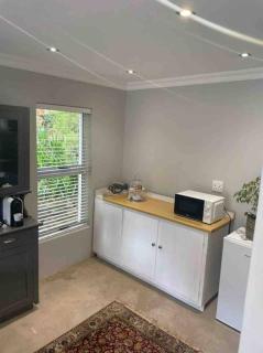 Contemporary & Spacious Courtyard Unit - Gillitts - 4