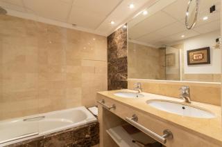 Apartment, front line beach, in Las Arenas, Bahía de Marbella - Marbella - 7