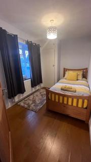 Luxury 6 bedroom house with parking - Northwood - Northwood - 3