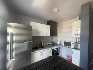 Departamento por día para 4 personas con cochera cubierta en Bahía Blanca - Bahía Blanca - 1