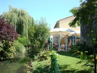 Logis Hôtels & Restaurant Le Cheval Blanc et Clovis - Vouillé - 8