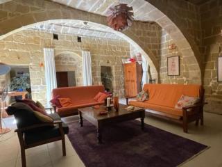 Dar Dragun: luxury 3BR bright spacious house & pool - San Lawrenz - 4