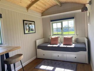 The Witterings Shepherds’ Hut - 8