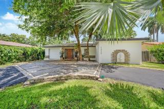 Hollywood Beach Private 4-bed 3-bath Villa - 8