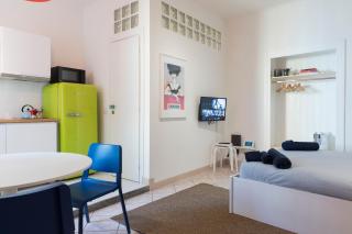 Xenia Apartments - Stylish colorful apt- Upbeat & well-connected area - Milan - 1