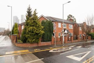 New Manchester Getaway Home - Free Gated Parking with Fob - 4