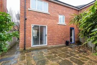 New Manchester Getaway Home - Free Gated Parking with Fob - 5