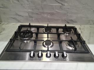 Whole House - 4 Bedrooms - Parking - Sleeps 8 - 1