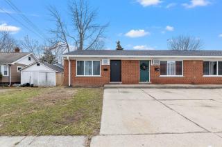 Quiet & Cozy End Unit Near Downtown Mount Clemens - 6