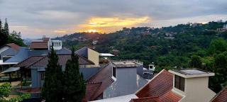Vila Keluarga Syariah Mawar 82, Dago Resort 4BR dengan Privat Pool BBQ dan Rooftop - Bandung - 8