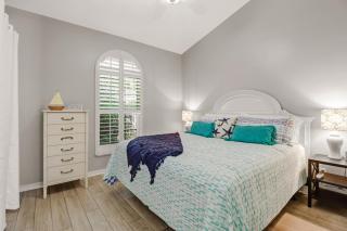 Cozy Beach House - 5 minutes from Vanderbilt Beach - 1