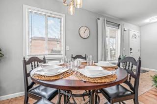 Cozy 2BR Condo in Great Location - King Bed - 4