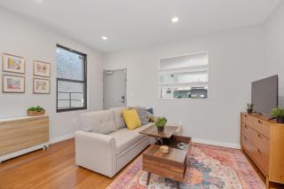 Prime OTR steps to Vine St, Lux Full Bed, Workspace, fast WiFi, 50in Smart TV, Sleeps 3ppl - Cincinnati - 1