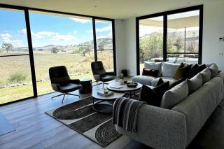 The Horned Cow - award winning luxe semi-rural house 10mins from Orange - Lucknow - 7