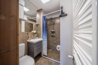 Family Garden Apartments with Free Private Parking & Playground - 1