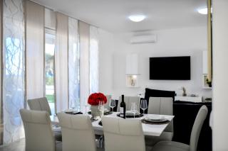 CROWONDER Villa Sunrise with Swimming Pool and Seaview - Vir - 4