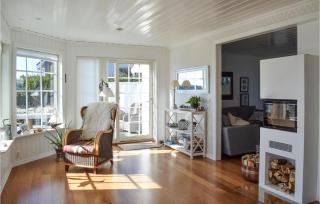 Cozy Home In Bakkasund With Kitchen - Bakkasund - 6