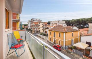 1 Bedroom Cozy Apartment In Follonica - 4
