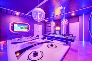 9 Bed Home With Theme Bedrooms Game Room,Pool Spa villa - Davenport - 0