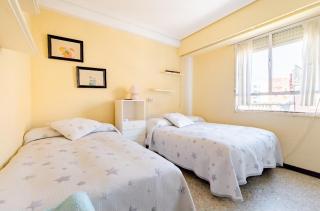 Se alquila una habitación doble con aire acondicionado - Valência - 0