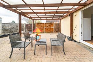 Dwellers Delight Living Ltd Serviced Accommodation, Chigwell, London 3 bedroom House, Upto 7 Guests, Free Wifi & Parking - Londra - 2