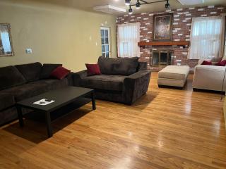 Secluded, Charming and Unique! Spacious Apartment EXCELLENT Central Location - 4