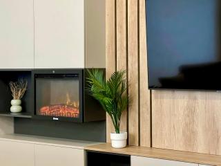 Mountain Retreat-Modern 1BR w/ Fireplace & Parking - Braşov - 6