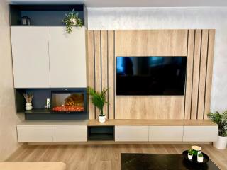 Mountain Retreat-Modern 1BR w/ Fireplace & Parking - Braşov - 8