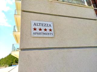 Skyline View Apt & Pool Retreat - 4